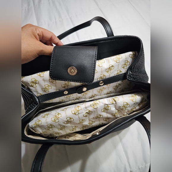 GUESS Vikky Large Tote Bag - Picture 3 of 8